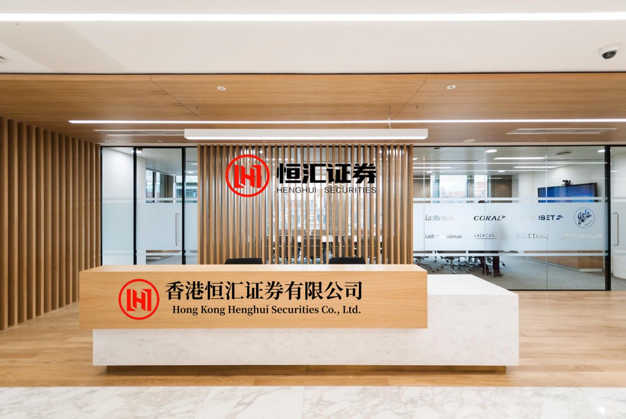 水果优配 陆家嘴大牛：在股市中，有各种各样的K线形态，有的形态可以去预测底部，有的可以预测底部，有很多信号是能够帮助散户去操作股票的，其中不乏有我们耳熟能详的老鸭头、单阳不破、红三兵、出水芙蓉、多方炮等，...